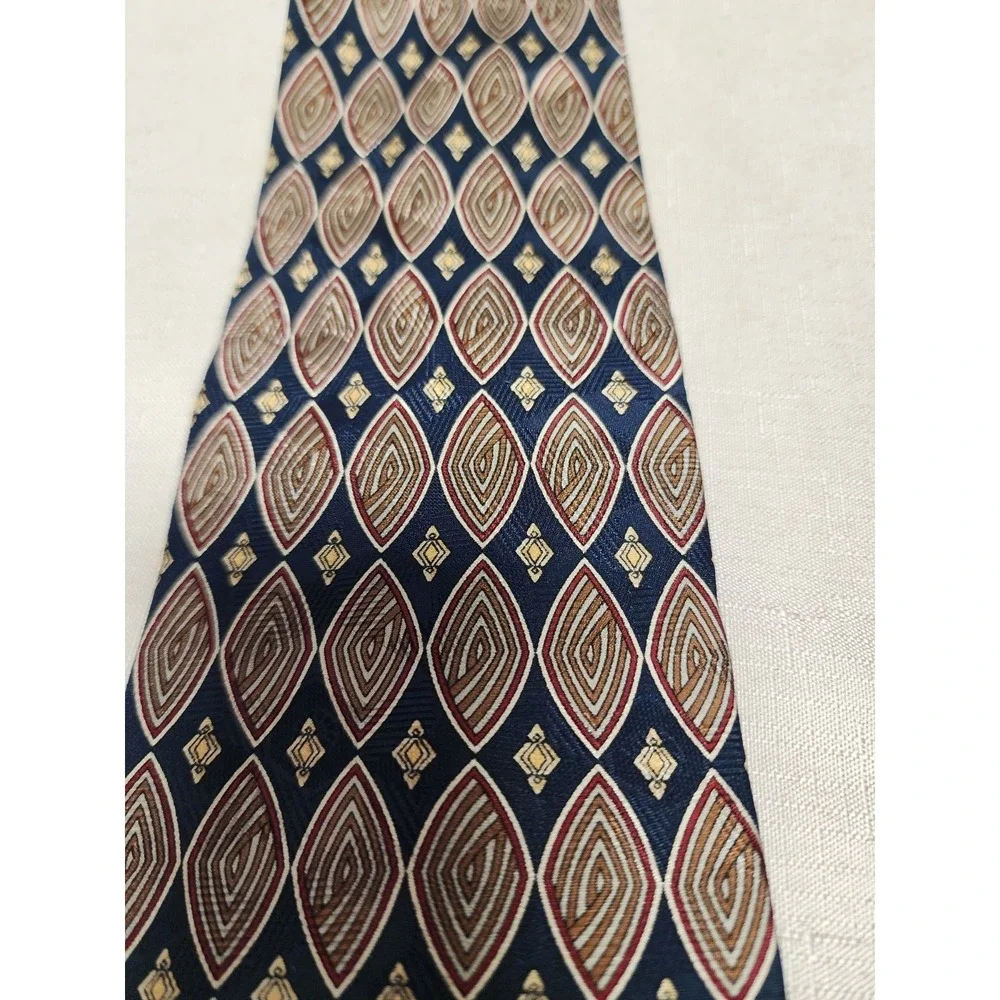 Classic Geoffrey Beene 100% Silk Men's Tie  57